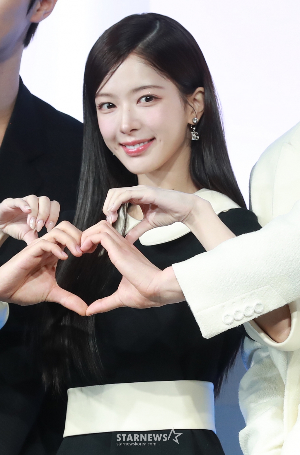 배우 노정의가 3일 오전 서울 앰배서더 서울 풀만 호텔에서 진행된 넷플릭스 오리지널 시리즈 '하이라키' 제작발표회에 참석해 포즈를 취하고 있다. 상위 0.01%의 소수가 질서이자 법으로 군림하는 주신고에 비밀을 품은 전학생이 입학한 후 견고했던 그들의 세계에 균열이 생기며 벌어지는 이야기를 그린 넷플릭스 시리즈 '하이라키'는 오는 7일 공개된다. /2024.06.03 /사진=이동훈