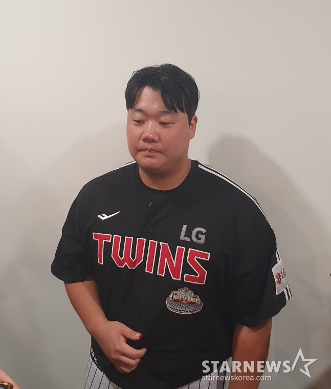 LG 김범석이 5일 인천SSG랜더스필드에서 열린 2024 신한 SOL뱅크 KBO 퓨처스 올스타전을 앞두고 취재진과 인터뷰에 임하고 있다. /사진=김동윤 기자