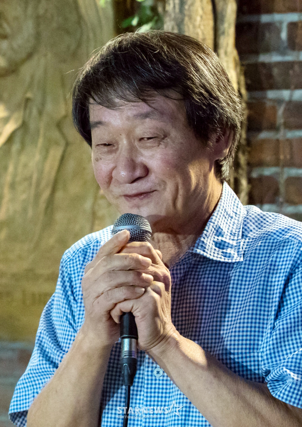 (서울=뉴스1) 이동원 기자 = 대학로 소극장의 상징으로 꼽히는 ‘학전’을 30여 년간 운영하며 후배 예술인을 배출해 온 가수 김민기가 21일 별세했다. 향년 73세. 22일 공연예술계에 따르면 김민기는 전날 지병인 위암 증세가 악화해 세상을 떠났다. 유족으로는 배우자 이미영 씨와 슬하 2남이 있다. 빈소는 서울대학교병원 장례식장에 마련됐다. (뉴스1 DB)2024.7.22/뉴스1 Copyright (C) 뉴스1. All rights reserved. 무단 전재 및 재배포, AI학습 이용 금지. /사진=(서울=뉴스1)