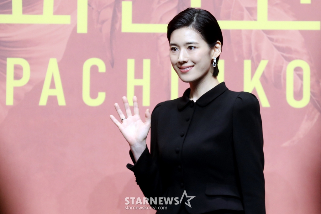 배우 정은채가 23일 오전 서울 강남구 그랜드인터컨티넨탈 파르나스 그랜드 볼룸에서 열린 애플오리지날 '파친코2' 제작발표회에 참석해 포즈를 취하고 있다. 뉴욕타임스 베스트셀러에 선정된 동명의 소설을 원작으로 한 Apple Original 시리즈 ‘파친코’ - Pachinko. 고국을 떠나 억척스럽게 생존과 번영을 추구하는 한인 이민 가족 4대의 삶과 꿈을 그려낸 드라마로 23일 공개된다. 2024.08.23 /사진=임성균