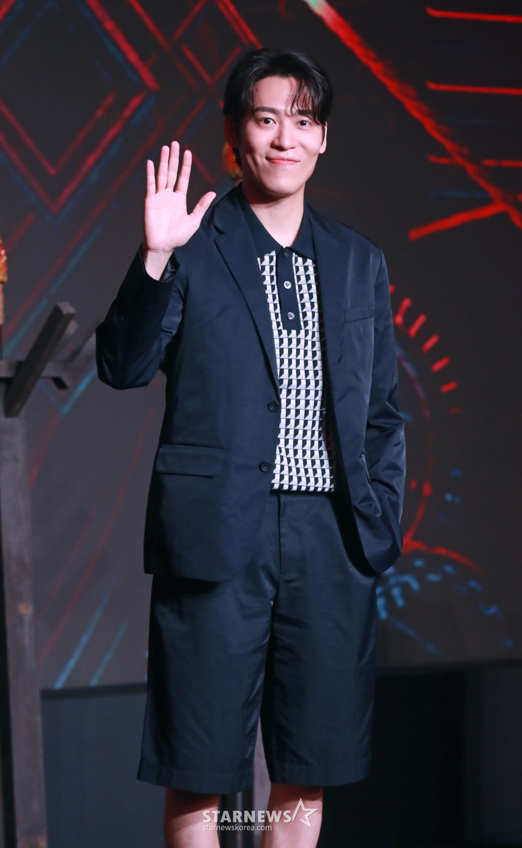 가수 존박이 18일 오전 서울 마포구 호텔 나루 서울에서 진행된 넷플릭스 예능 '미스터리 수사단' 제작발표회에 참석해 포즈를 취하고 있다. /2024.06.18 /사진=이동훈