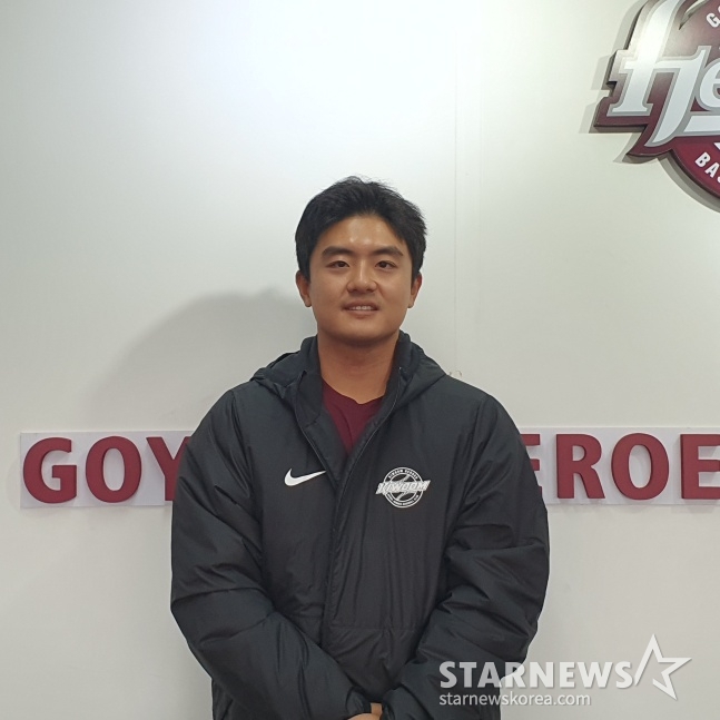 키움 강진성이 12일 경기도 고양시에 위치한 고양 국가대표 훈련장에서 사진 촬영에 응하고 있다. /사진=김동윤 기자