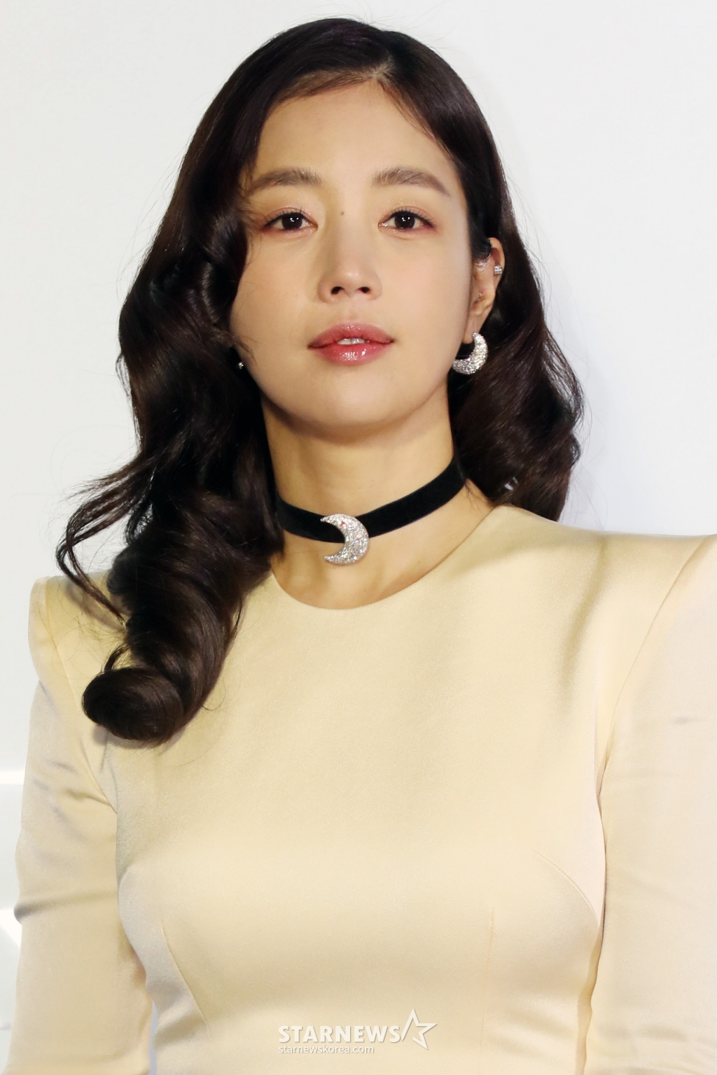 배우 기은세가 29일 오후 서울 강남구 스와로브스키 도산 파크에서 열린 모던 크리스털 라이프스타일 브랜드 스와로브스키 국내 첫 플래그십 스토어 오픈 이벤트에 참석해 포즈를 취하고 있다. 2023.11.29 /사진=임성균