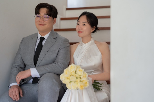 김주환 SSG 파트너(왼쪽)와 정은성 씨. /사진=SSG 랜더스 제공