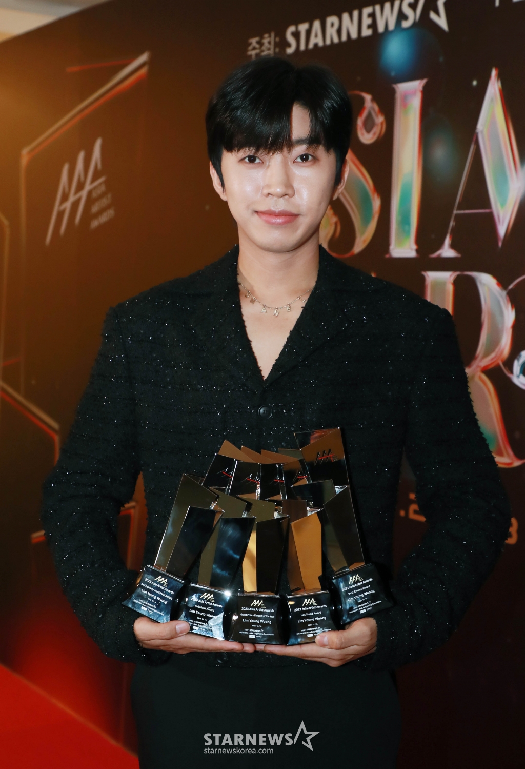 가수 임영웅이 14일 필리핀 아레나에서 열린 '2023 아시아 아티스트 어워즈 인 필리핀'(2023 Asia Artist Awards IN THE PHILIPPINES, 이하 '2023 AAA')에서 AAA 페블러스, 올해의 팬덤, 베스트 초이스, 핫트렌드, 인기상을 수상한 뒤 포즈를 취하고 있다. '2023 AAA'는 스타뉴스가 주최하고 Asia Artist Awards 조직위원회, TONZ 엔터테인먼트, PULP Live World가 공동 주관한다. 그룹 아이브(IVE) 장원영, 가수 강다니엘, 그룹 제로베이스원 성한빈이 MC를 맡았다. 2023.12.14 /사진=이동훈