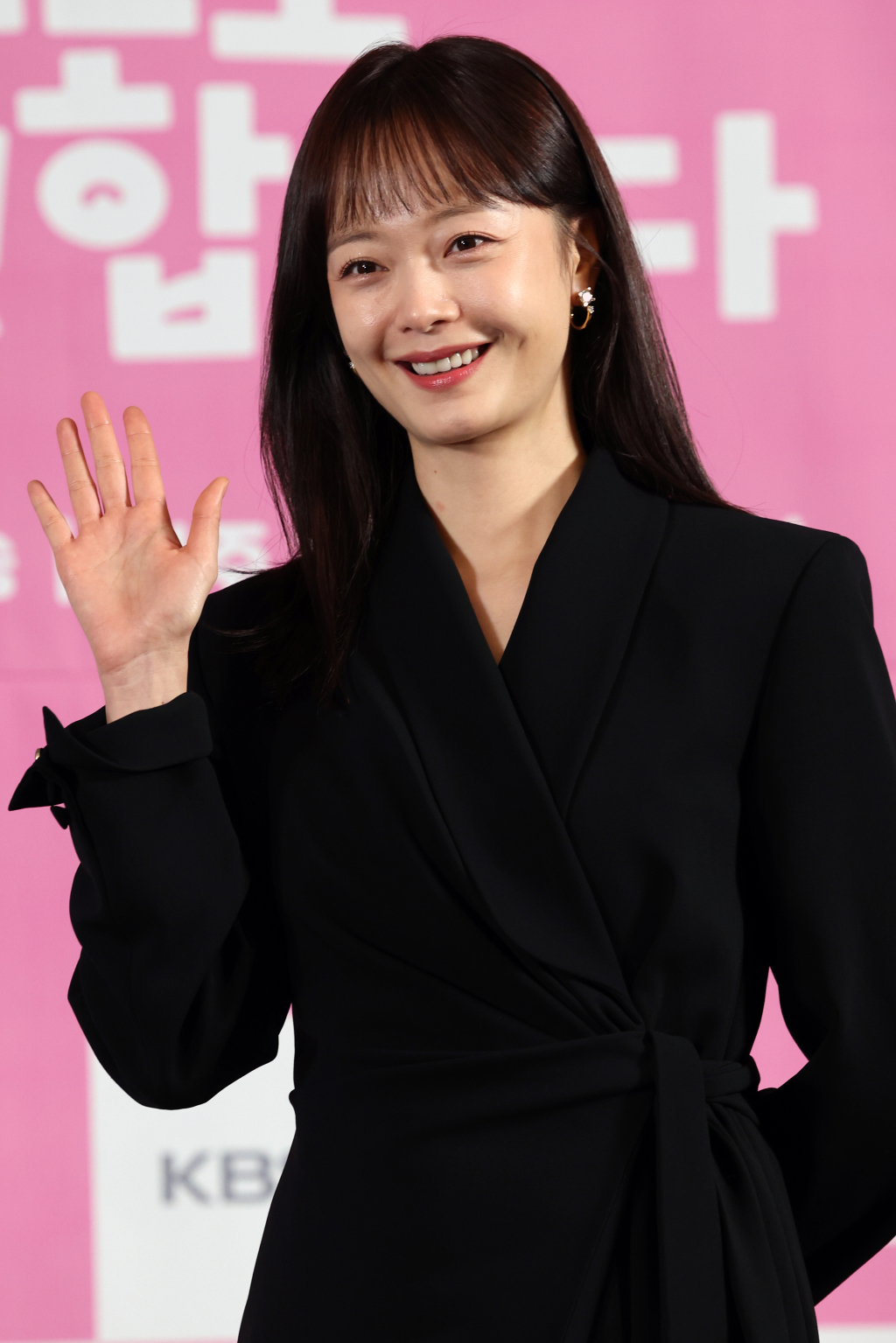 (서울=뉴스1) 황기선 기자 = 배우 전소민이 2일 오후 서울 마포구 상암 스탠포드호텔에서 열린 KBS Joy 새 드라마 '오늘도 지송!합니다' 제작발표회에서 포즈를 취하고 있다. 2024.12.2/뉴스1 Copyright (C) 뉴스1. All rights reserved. 무단 전재 및 재배포, AI학습 이용 금지. /사진=(서울=뉴스1) 황기선 기자