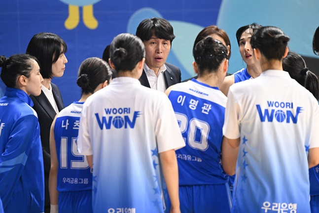 우리은행 선수단. /사진=WKBL 제공