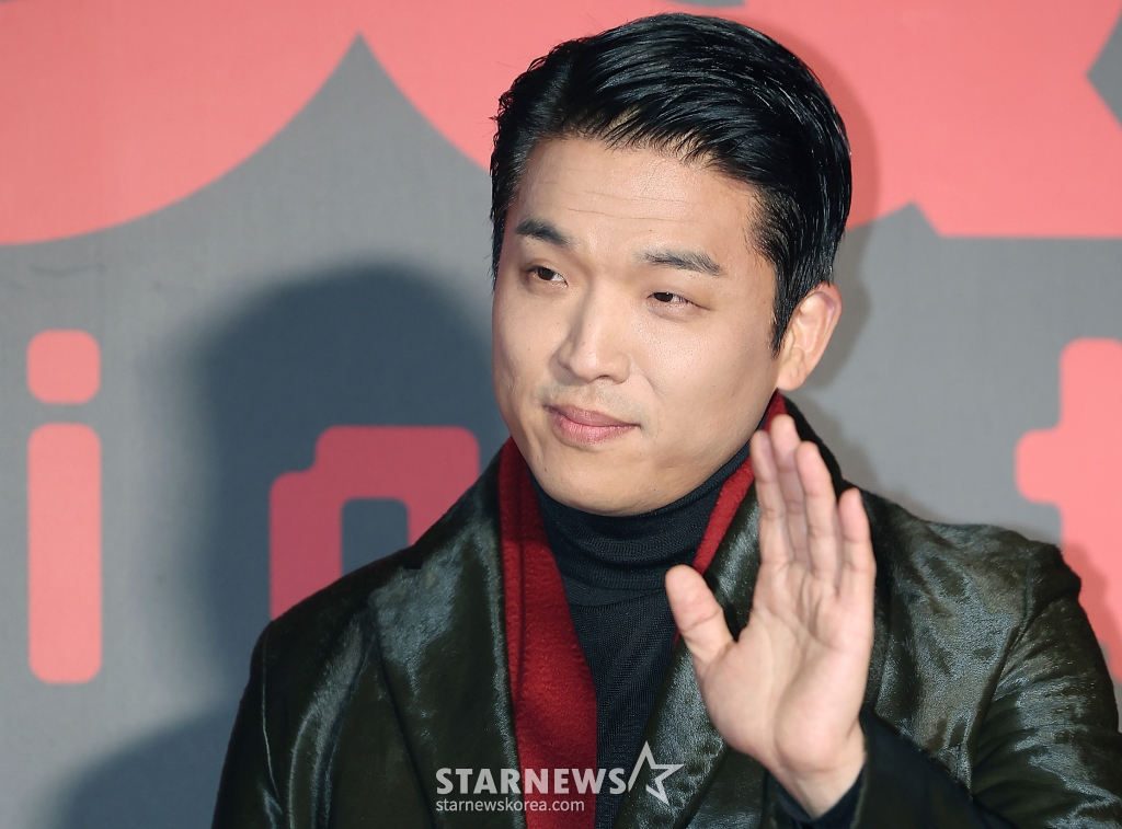(서울=뉴스1) 김진환 기자 = 안성재 셰프가 5일 오후 서울 성동구 성수동 앤더슨씨 성수에서 열린 GQ 나이트 행사에 참석해 포즈를 취하고 있다. 2024.12.5/뉴스1  Copyright (C) 뉴스1. All rights reserved. 무단 전재 및 재배포,  AI학습 이용 금지. /사진=(서울=뉴스1) 김진환 기자