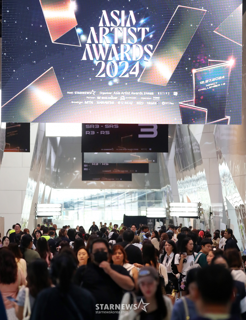 '제 9회 아시아 아티스트 어워즈'(The 9th Asia Artist Awards, 이하 'AAA 2024')'가 열리는 27일 오후 태국 방콕 임팩트 챌린저 홀 1-2(IMPACT Challenger Hall 1-2)에서 팬들이 입장을 기다리고 있다. /사진=김창현 chmt@