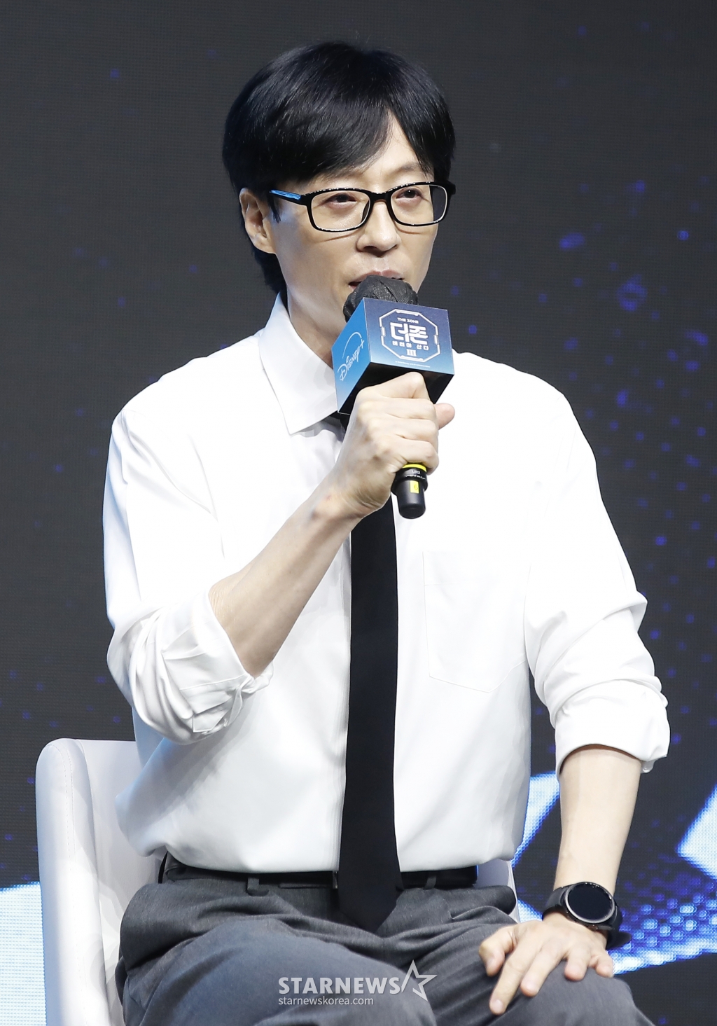(서울=뉴스1) 권현진 기자 = 방송인 유재석이 6일 서울 영등포구 콘래드 호텔에서 열린 디즈니+ 오리지널 예능 ‘더 존: 버텨야 산다 시즌3’ 제작발표회에서 인사말을 하고 있다. ‘더 존: 버터야 산다 시즌3’는 오직 4시간, 끝없는 AI의 공격부터 내 집 마련 전세 대출금 갚기, 선을 넘지 않고 버티기 등 극한의 현실공감 미션을 버티기 위해 더 강력하게 돌아온 ‘존버즈’ 유재석, 권유리, 김동현, 덱스의 ‘도파민 ON’ 버라이어티다. 2024.8.6/뉴스1 Copyright (C) 뉴스1. All rights reserved. 무단 전재 및 재배포, AI학습 이용 금지. /사진=(서울=뉴스1) 권현진 기자