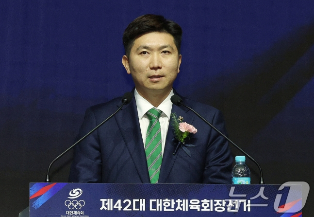 14일 오후 서울 송파구 올림픽공원 올림픽홀에서 열린 제42대 대한체육회장선거에 앞서 유승민 후보가 정견발표를 하고 있다. /사진=뉴스1