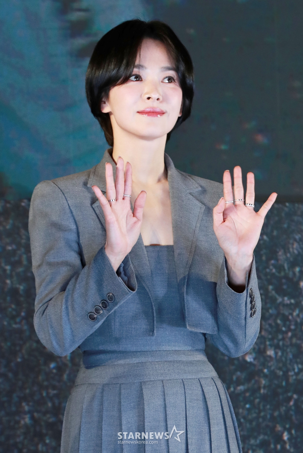 배우 송혜교가 14일 오후 서울 롯데시네마 월드점에서 진행된 영화 '검은 수녀들'(감독 권혁재) 쇼케이스에 참석해 포즈를 취학고 있다. /2025.01.14 /사진=이동훈 photoguy@