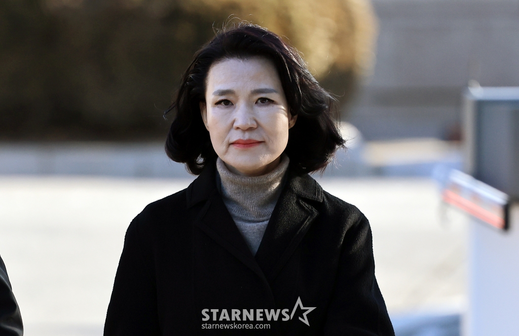 (서울=뉴스1) 박정호 기자 = 이진숙 방송통신위원장이 15일 오전 서울시 종로구 재동 헌법재판소 대심판정에서 열린 탄핵심판 3회 변론기일에 출석하고 있다. 2025.1.15/뉴스1 Copyright (C) 뉴스1. All rights reserved. 무단 전재 및 재배포, AI학습 이용 금지. /사진=(서울=뉴스1) 박정호 기자