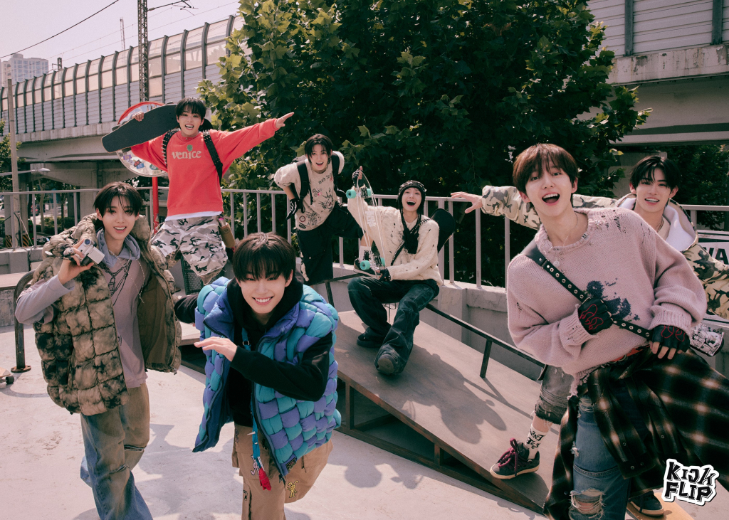 킥플립 데뷔 앨범 'Flip it, Kick it!' 단체 이미지 (왼쪽부터 주왕-아마루-케이주-계훈-동화-동현-민제)/사진제공=JYP엔터테인먼트