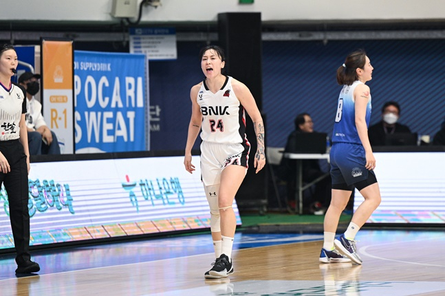 BNK 김소니아가 포효하고 있다. /사진=WKBL 제공