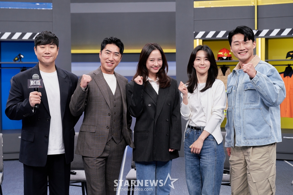 배성재, 장동민, 송지효, 강지영, 신규진이 13일 오전 온라인으로 진행된 JTBC 예능 '바디캠' 제작발표회에 앞서 포즈를 취하고 있다. 소방관과 경찰관의 바디캠 영상을 통해 긴박한 현장과 숨 막히는 순간을 생생하게 전달하는 프로그램 '바디캠'은 오늘(13일) 첫 방송된다. /사진제공=JTBC 2025.02.13 /사진=이동훈 photoguy@