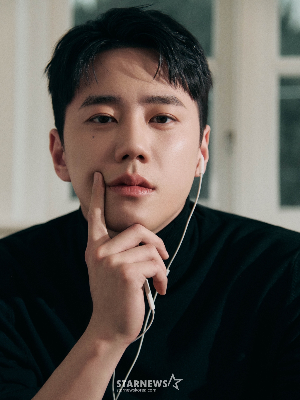넷플릭스 오리지널 시리즈 '멜로무비'의 배우 이준영이 19일 진행된 인터뷰를 위해 포즈를 취하고 있다. /사진제공=넷플릭스 2025.02.19 /사진=이동훈 photoguy@