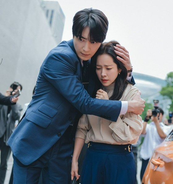 왼쪽부터 이준혁, 한지민 /사진=SBS '나의 완벽한 비서' 공식 홈페이지 캡처