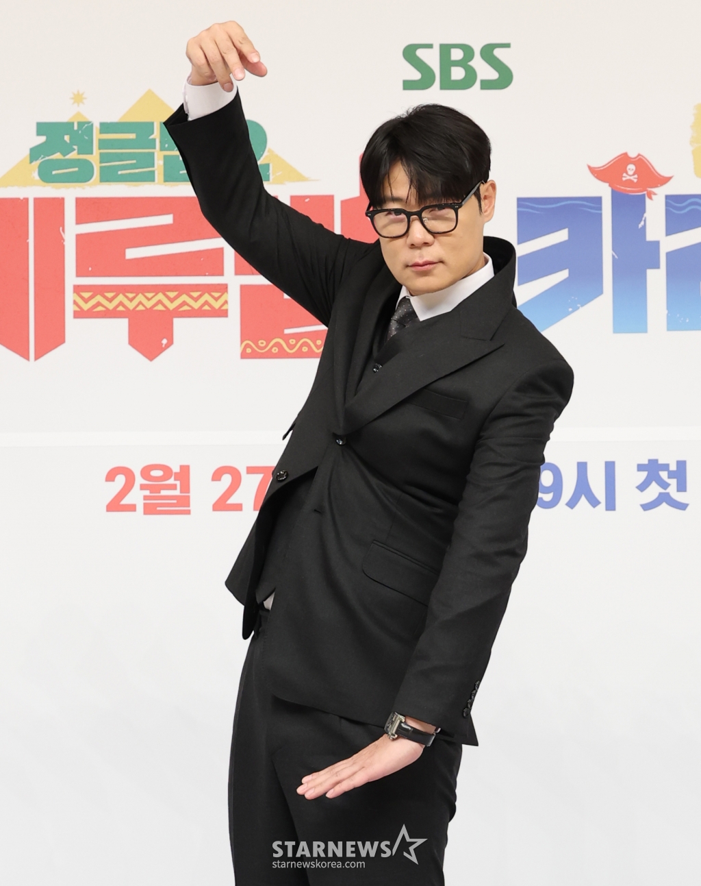 (서울=뉴스1) 권현진 기자 = 최현석 셰프가 27일 서울 양천구 목동 SBS에서 열린 예능 ‘정글밥2 - 페루밥, 카리브밥’ 제작발표회에서 포즈를 취하고 있다. ‘정글밥2 - 페루밥’은 류수영, 최현석, 김옥빈, 최다니엘이 정글 현지에서만 구할 수 있는 식재료로 현지인과 교류하며 요리해 먹는 이야기를 담은 프로그램이다. 2025.2.27/뉴스1 Copyright (C) 뉴스1. All rights reserved. 무단 전재 및 재배포, AI학습 이용 금지. /사진=(서울=뉴스1) 권현진 기자