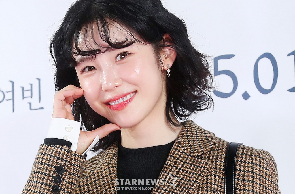 배우 전효성이 21일 오후 서울 송파구 롯데월드타워 롯데시네마에서 진행된 영화 '검은 수녀들' VIP시사회에 참석해 포즈를 취하고 있다. '검은 수녀들'은 '검은 사제들'의 두 번째 이야기로 강력한 악령에 사로잡힌 소년을 구하기 위해 금지된 의식에 나서는 사람들의 이야기를 그린 영화다. 오는 24일 개봉. 2025.01.21 /사진=김창현 chmt@