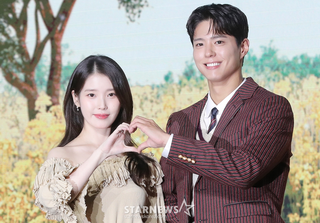 배우 이지은, 박보검이 5일 오전 서울 영등포구 여의도동 콘래드 서울에서 진행된 넷플릭스 시리즈 '폭싹 속았수다' 제작발표회에 참석해 포즈를 취하고 있다. '폭싹 속았수다'는 제주에서 태어난 '요망진 반항아' 애순이(아이유 분)와 '팔불출 무쇠' 관식이(박보검 분)의 모험 가득한 일생을 사계절로 풀어낸 넷플릭스 시리즈다. 오는 7일 공개. 2025.03.05 /사진=김창현 chmt@