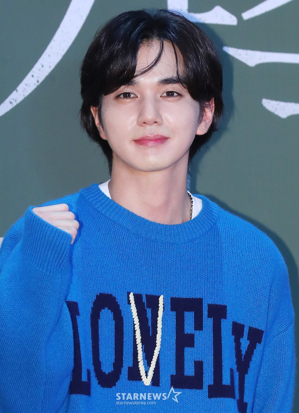 배우 유승호가 7일 오후 서울 강남구 삼성동 메가박스 코엑스에서 진행된 영화 '보통의 가족' VIP 시사회에 참석해 포즈를 취하고 있다. '보통의 가족'은 각자의 신념을 가지고 살아가던 네 사람이 아이들의 범죄현장이 담긴 CCTV를 보게 되면서 모든 것이 무너져가는 모습을 담은 웰메이드 서스펜스. 오는 16일 개봉. 2024.10.07 /사진=김창현
