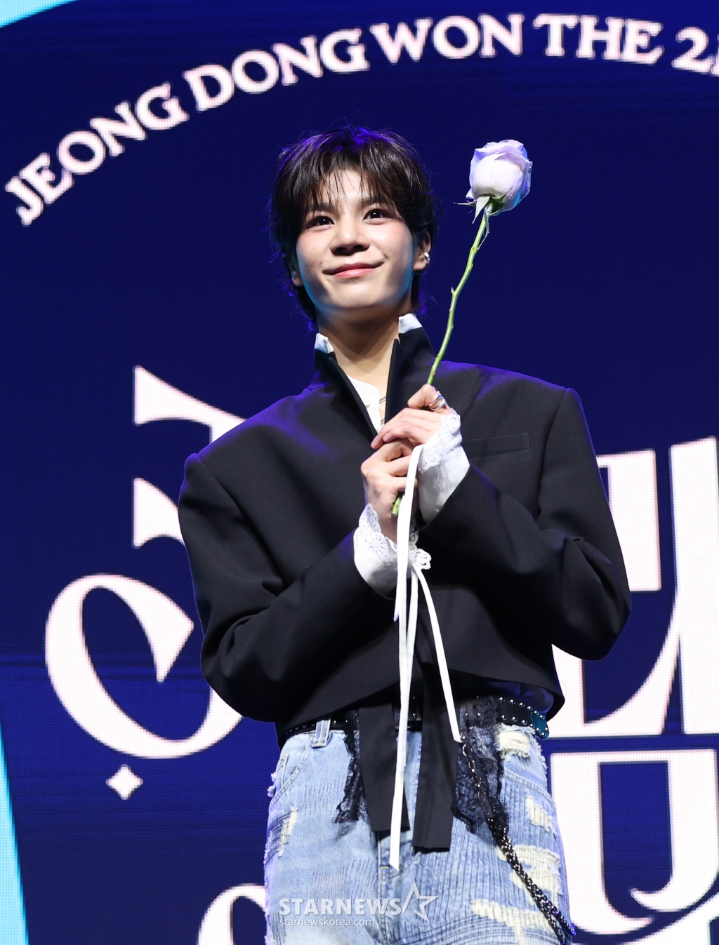 (서울=뉴스1) 권현진 기자 = 가수 정동원이 13일 오후 서울 이촌동 노들섬 라이브하우스에서 가진 두 번째 정규 앨범 '키다리의 선물' 쇼케이스에서 포즈를 취하고 있다. 2025.3.13/뉴스1 Copyright © 뉴스1. All rights reserved. 무단 전재 및 재배포, AI학습 이용 금지. /사진=(서울=뉴스1) 권현진 기자