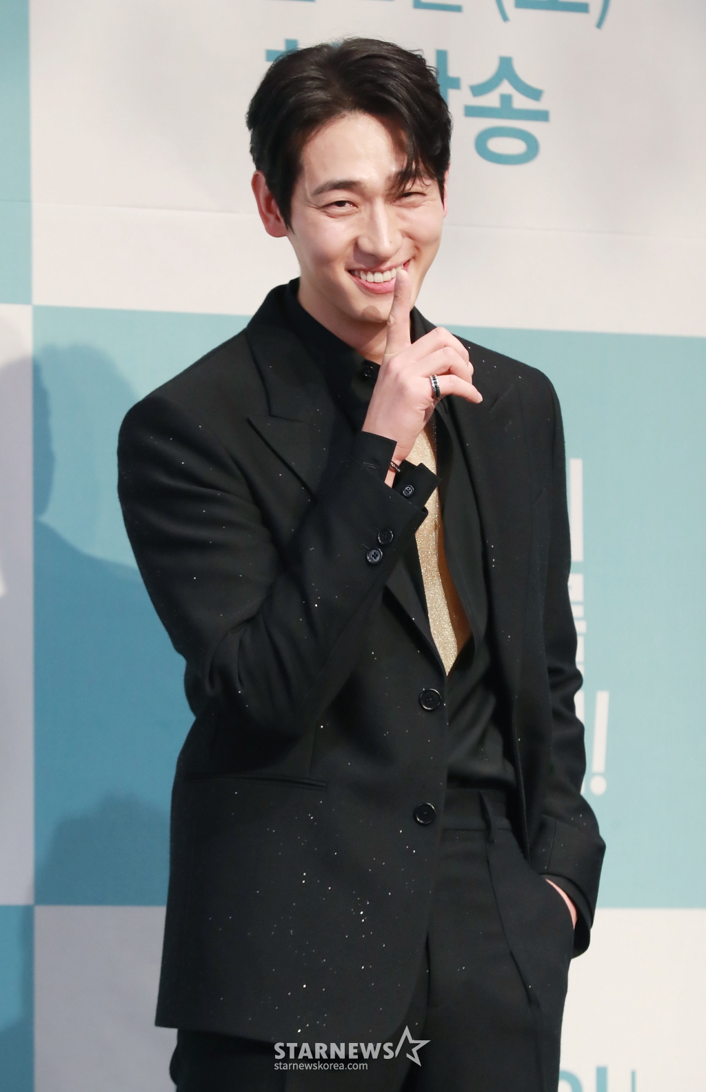 배우 윤박이 22일 오후 서울 신도림 라마다 호텔에서 진행된 KBS 2TV 새 드라마 '독수리 5형제를 부탁해!' 제작발표회에 참석해 포즈를 취하고 있다. /2025.01.22 /사진=이동훈 photoguy@