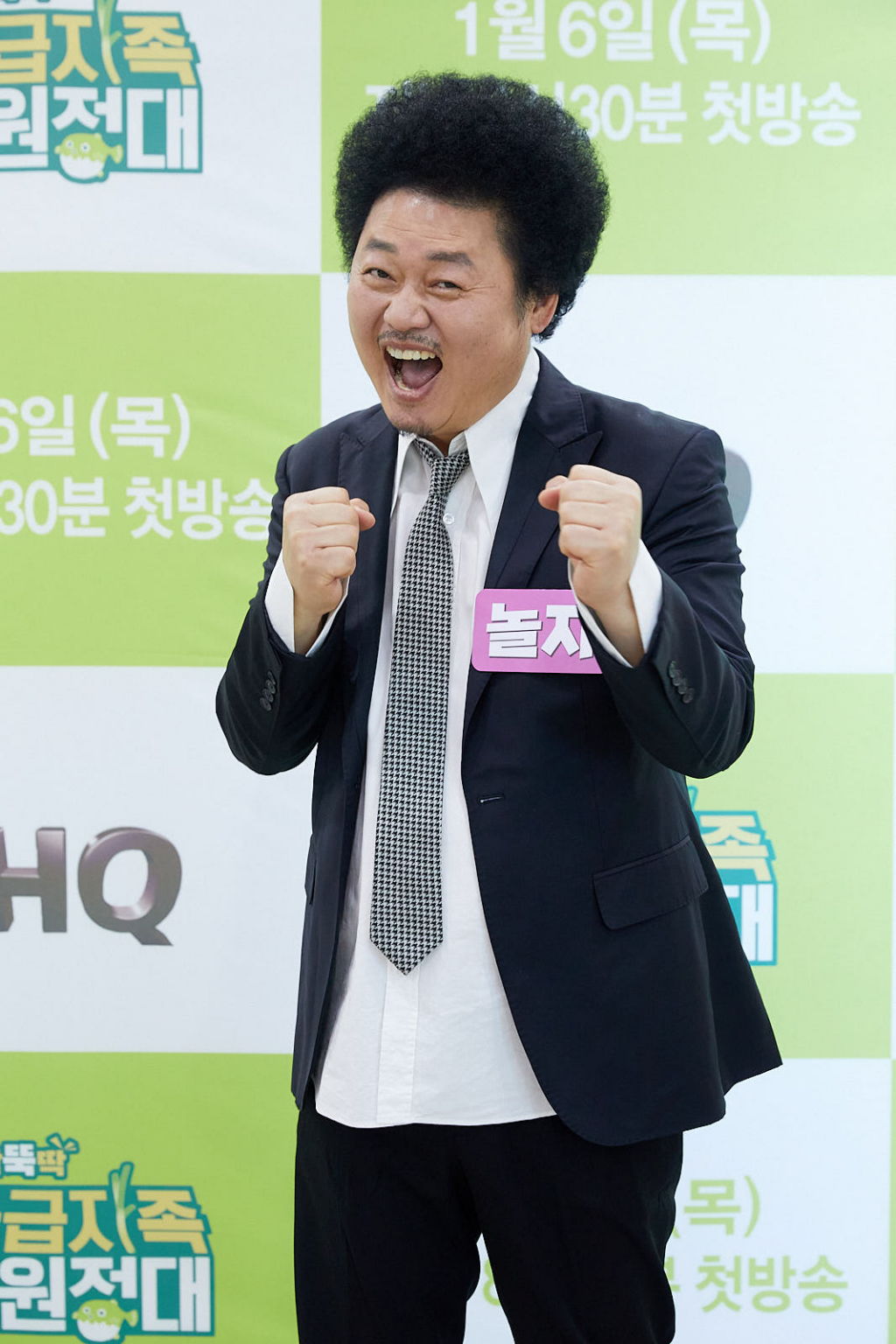 개그맨 윤택이 6일 오후 온라인 생중계로 진행된 IHQ 예능프로그램 '자급자족원정대' 제작발표회에 참석해 포즈를 취하고 있다. 스타들이 코로나19 장기화로 경기 침체에 빠진 전국방방곡곡을 찾아가 지역에 활기와 온기를 불어 넣어주는 프로그램 '자급자족원정대'는 오늘(6일) 첫 방송된다. /사진제공=IHQ 2022.01.06