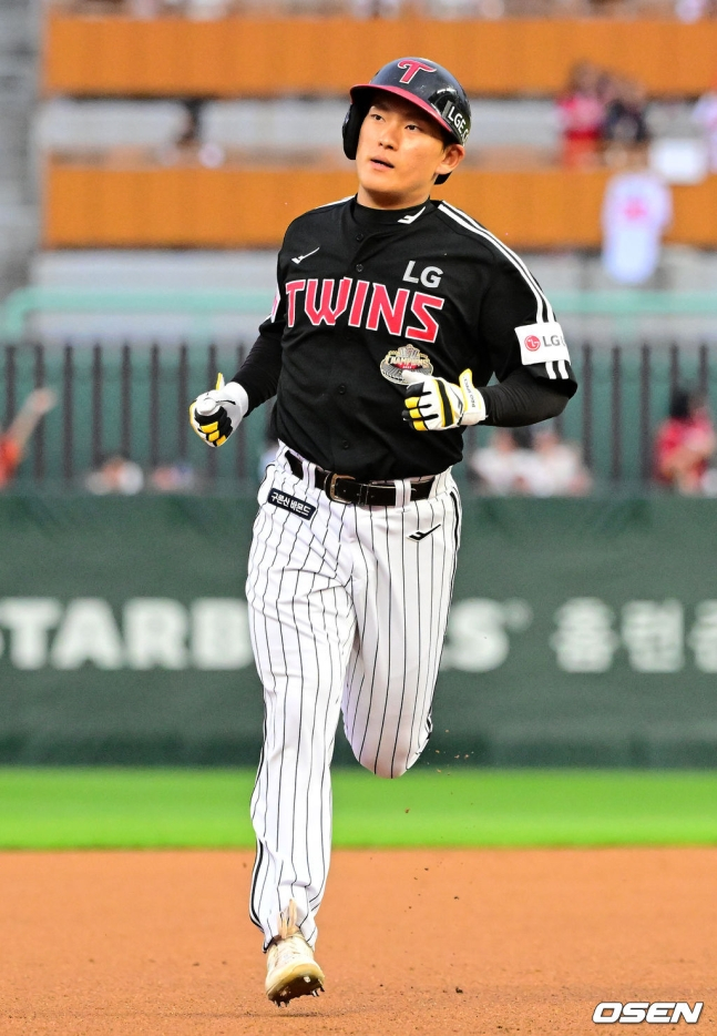 함창건.