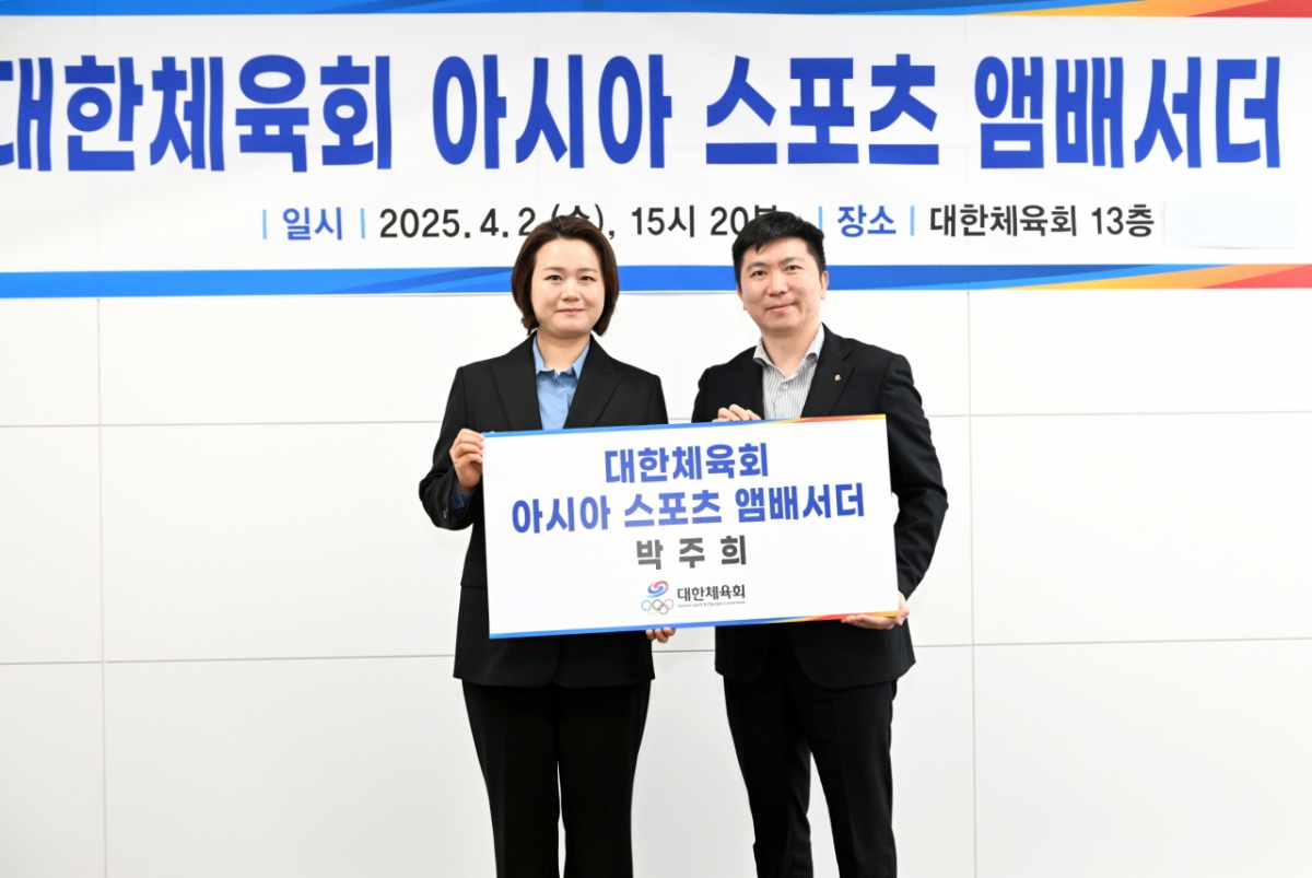 유승민(오른쪽) 대한체육회 회장과 박주희 아시아 스포츠 앰배서더. /사진=대한체육회 제공