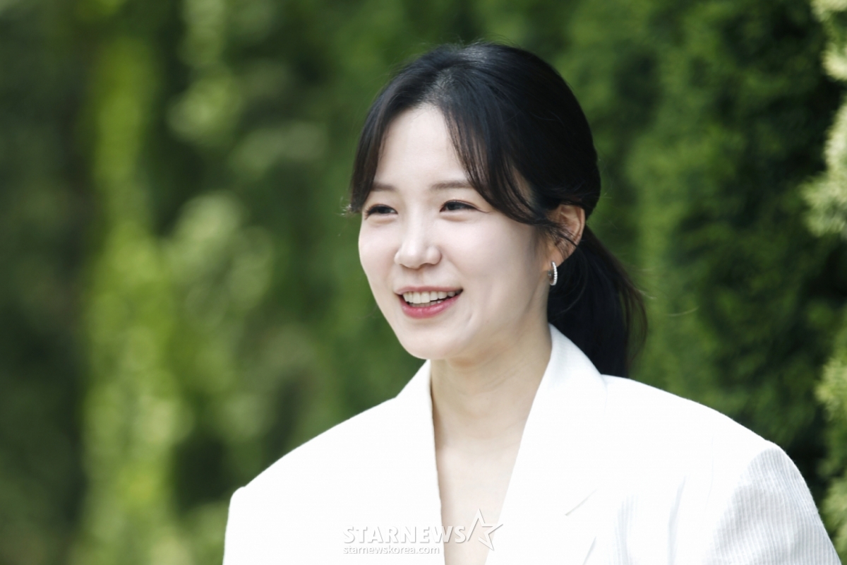 (서울=뉴스1) 권현진 기자 = 방송인 장예원이 서울 성동구 에스엠엔터테인먼트에서 열린 뉴스1과의 인터뷰에 앞서 포즈를 취하고 있다. 지난 2012년 SBS 18기 공채 아나운서로 방송을 시작한 장예원(33) 당시 최연소 아나운서로 입사 전부터 화제가 됐다. 이후 그는 2020년 '프리랜서 선언' 후 다양한 매체에서 활약하고 있다. 2024.6.22/뉴스1 Copyright © 뉴스1. All rights reserved. 무단 전재 및 재배포, AI학습 이용 금지. /사진=(서울=뉴스1) 권현진 기자