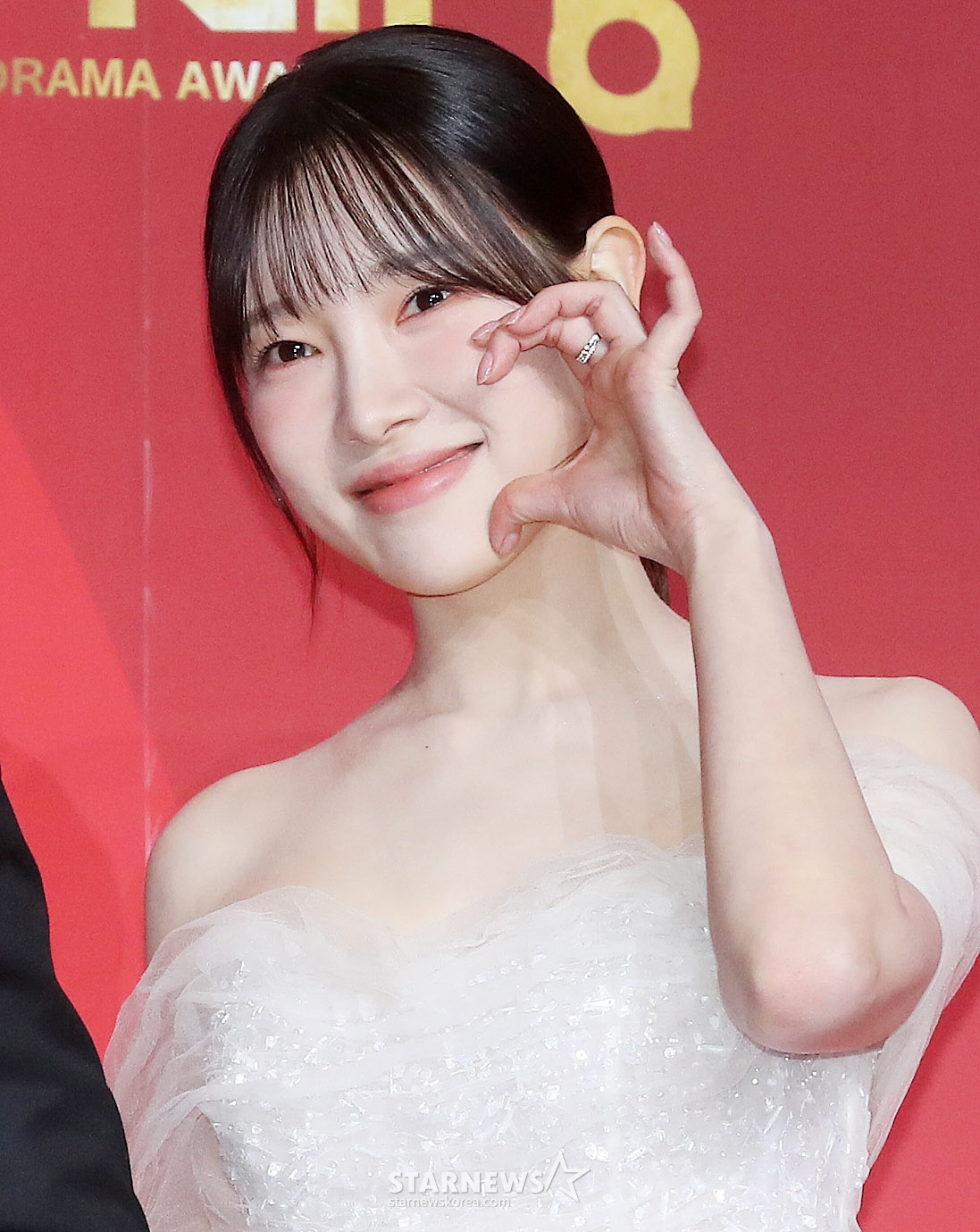 배우 김아영이 21일 오후 서울 마포구 상암동 SBS프리즘타워에서 진행된 '2024 SBS 연기대상' 레드카펫 행사에 참석해 포즈를 취하고 있다. 2024.12.21 /사진=김창현 chmt@