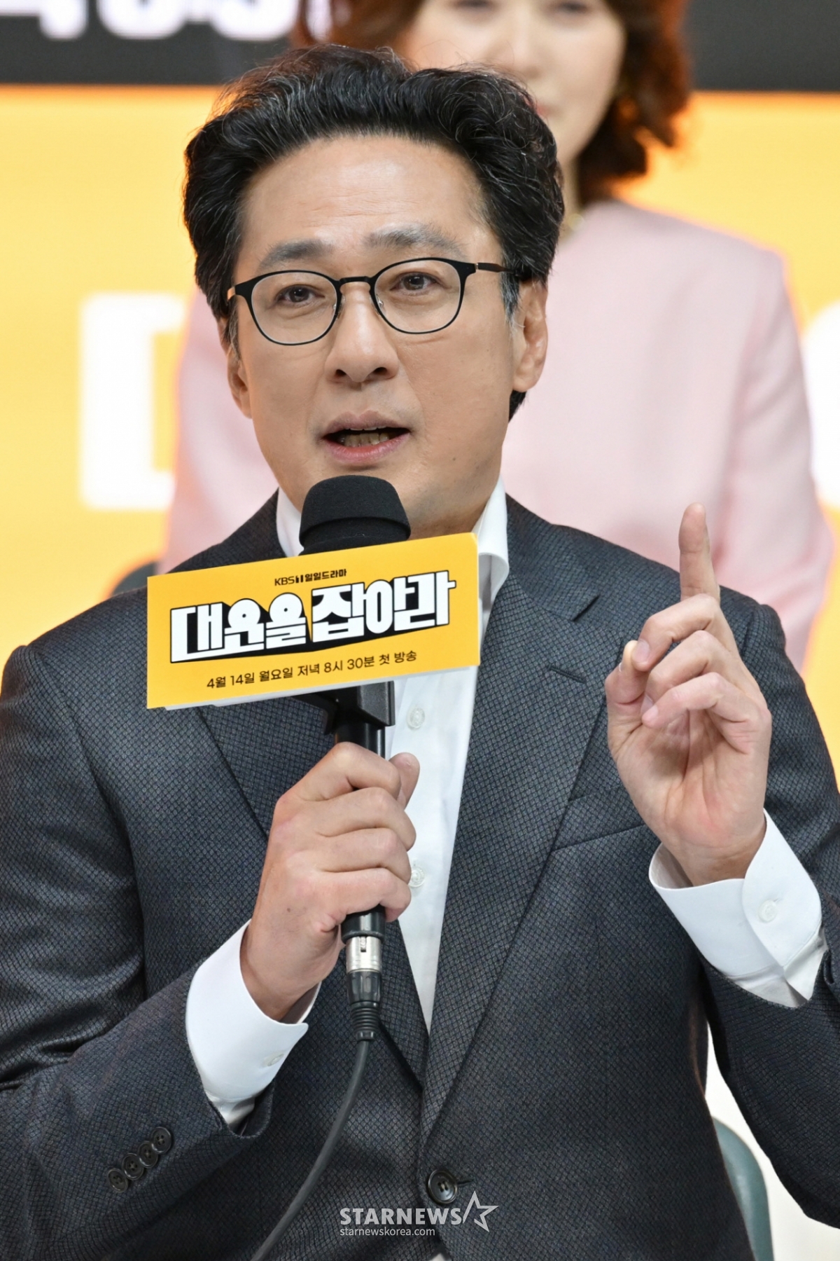 KBS 1TV 일일드라마 '대운을 잡아라' 온라인 제작발표회가 열린 14일 배우 손창민이 질의응답을 하고 있다.. /사진제공=KBS 2025.04.14 /사진=김휘선 hwijpg@