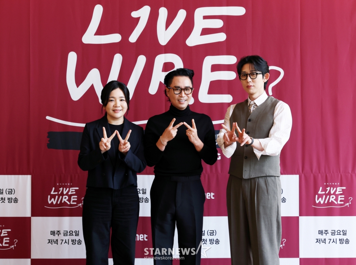 신유선 PD, MC 정재형, 코드쿤스트가 19일 서울 중구 커뮤니티하우스 마실에서 진행된 Mnet 예능 '라이브 와이어' 기자간담회에서 포즈를 취하고 있다. /2025.06.19 /사진=김휘선 hwijpg@