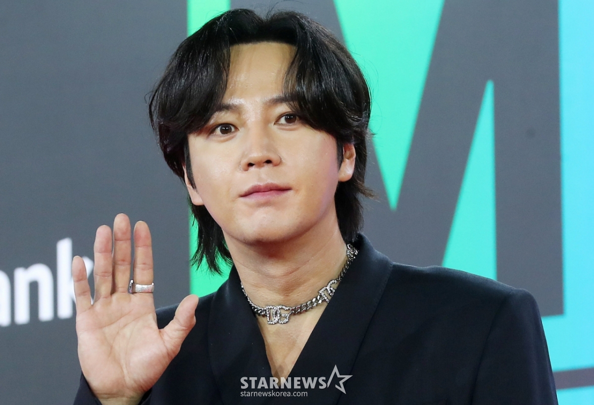 배우 장근석이 30일 오후 인천 중구 인스파이어 아레나에서 진행된 'MMA 2024'(제16회 멜론 뮤직어워드) 레드카펫 행사에 참석해 포즈를 취하고 있다. 2024.11.30 /사진=김창현 chmt@