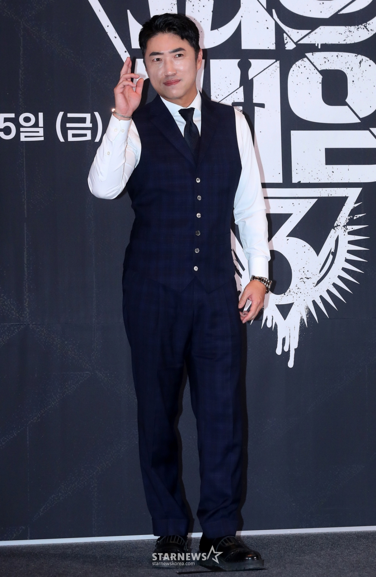 코미디언 장동민이 12일 오후 서울 성동구 메가박스 성수에서 진행된 웨이브 오리지널 '피의 게임 시즌3' 제작발표회에 참석해 포즈를 취하고 있다. '피의 게임3'는 서바이벌 레전드들과 신예들이 지킬 것인가, 뺏을 것인가를 두고 벌이는 생존지능 서바이벌. 오는 15일 공개. 2024.11.12 /사진=김창현 chmt@