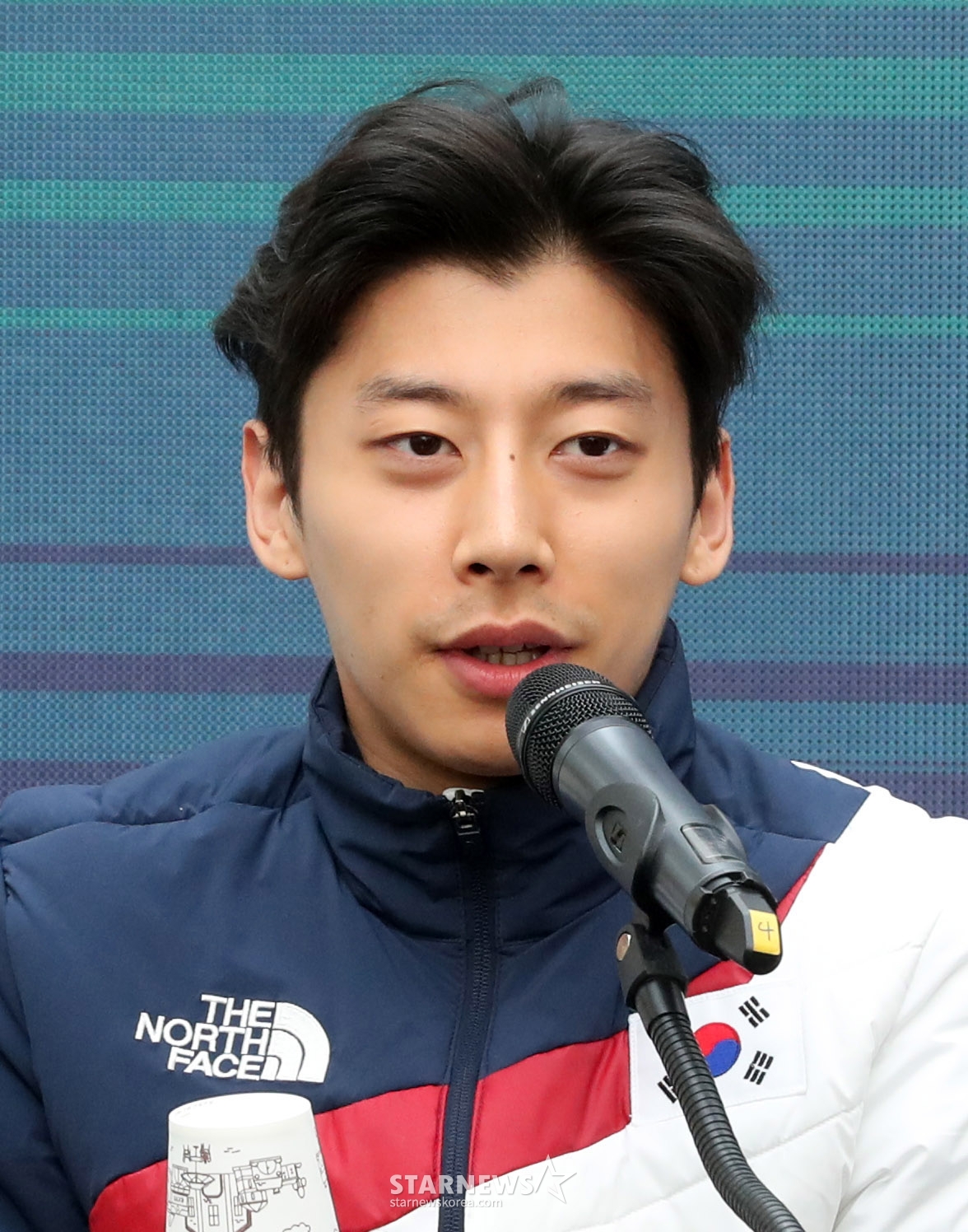 대한민국 남자 쇼트트랙 대표팀 곽윤기가 23일 오전 강원도 강릉 올림픽파크 내 코리아하우스에서 열린 '2018 평창동계올림픽' 기자회견에서 인사말을 하고 있다. /사진=김창현 기자 chmt@