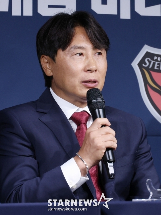 김기동 감독이 4일 오전 서울 종로구 축구회관에서 열린 '2025~2026 아시아축구연맹(AFC) 챔피언스리그 엘리트(ACLE), AFC 챔피언스리그2(ACL2)' K리그 4개팀 미디어데이에서 질문에 답하고 있다. /사진=김진경 대기자