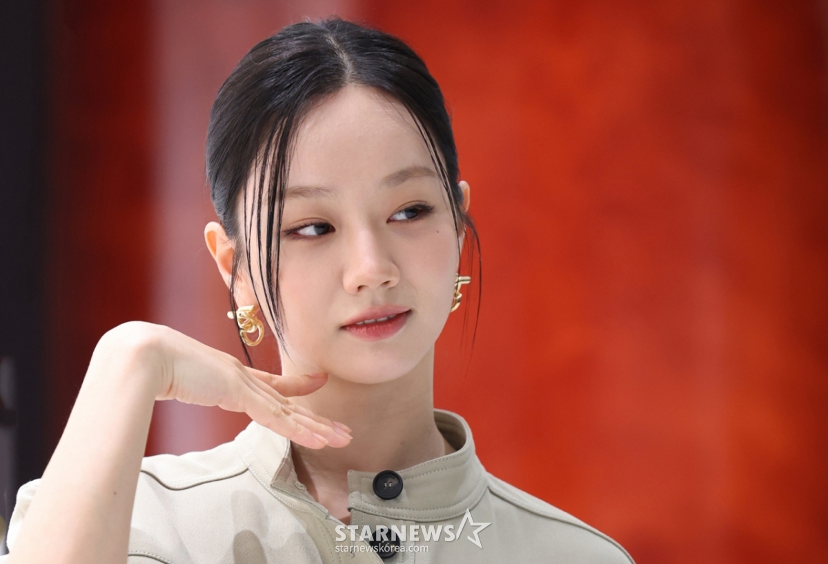 (서울=뉴스1) 권현진 기자 = 배우 혜리가 7일 오후 서울 영등포구 더현대 서울에서 열린 페라가모 부티크 오픈 기념 행사에 참석해 포즈를 취하고 있다. 2025.7.7/뉴스1 Copyright © 뉴스1. All rights reserved. 무단 전재 및 재배포, AI학습 이용 금지. /사진=(서울=뉴스1) 권현진 기자