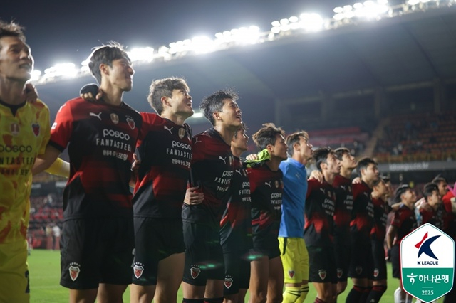 포항스틸러스 선수단. /사진=한국프로축구연맹 제공