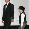 손 꼭 잡고 들어서는 신현준-권오민