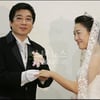 신부의 손에 반지 껴주는 허동환