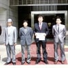 보수단체 대표 "신해철, 일벌백계 차원에서 고발"