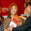 [★포토]f(x) 루나 '헌혈홍보대사, 기뻐요!'