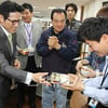 [★포토]정병국 장관, 고생하는 출연자들에 간식 전달