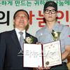 [★포토]박효신, 상 받을 때도 군기 바짝!