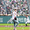 주민정 '팝핀시구'·최성봉 '애국가', 잠실벌 '후끈' 
