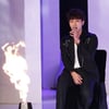 [★포토]'부상투혼' 이기광, '앉아서 열창'