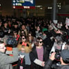 2PM·포미닛,佛공항 팬들에게 휩싸여..어디있니?